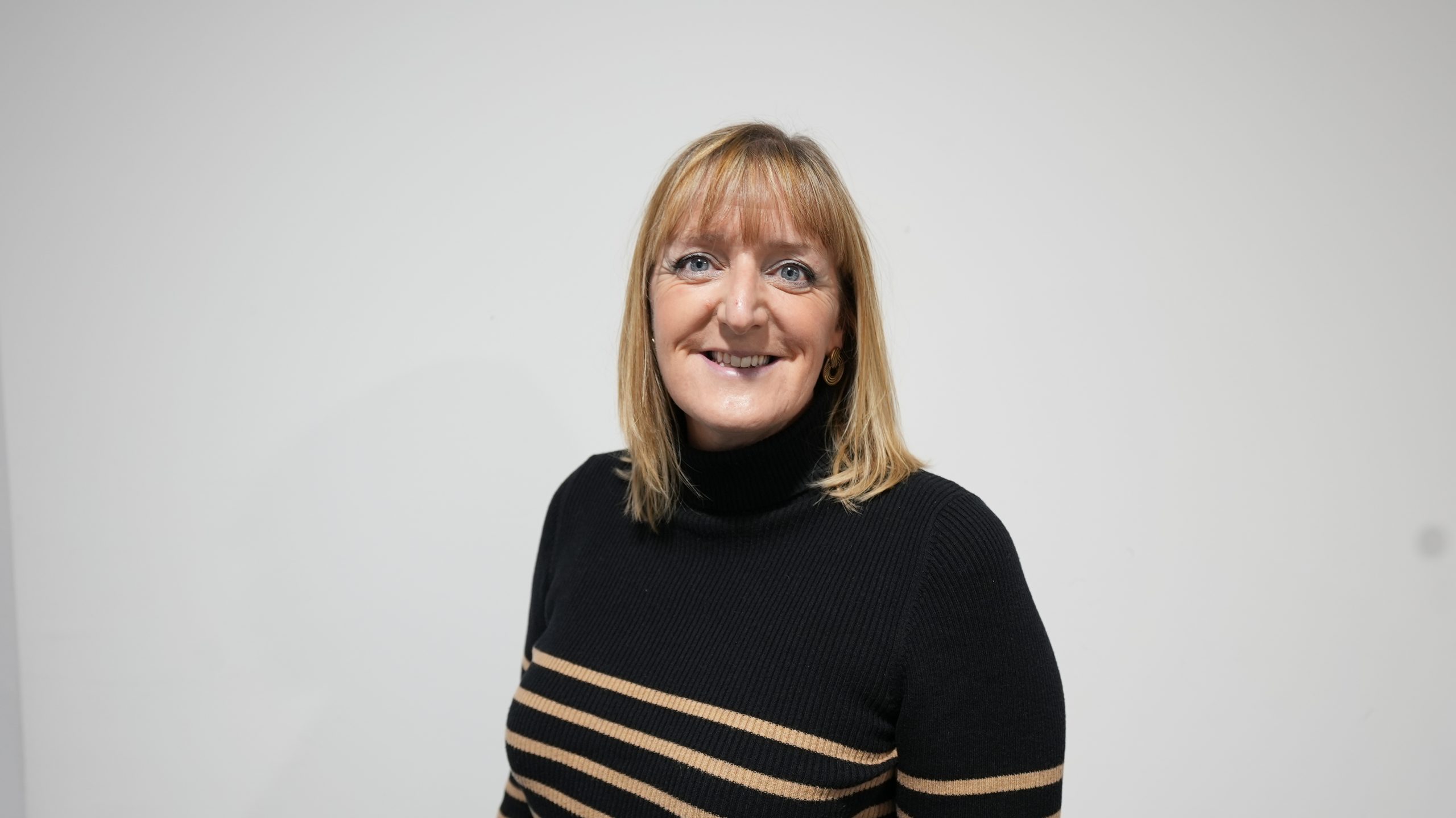 Headshot of Helen Murray.