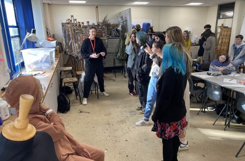 Prifysgol De Cymru yn darparu ysbrydoliaeth dylunio i fyfyrwyr y Coleg