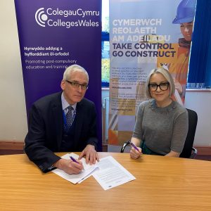 Barry and Julia signing an agreement.