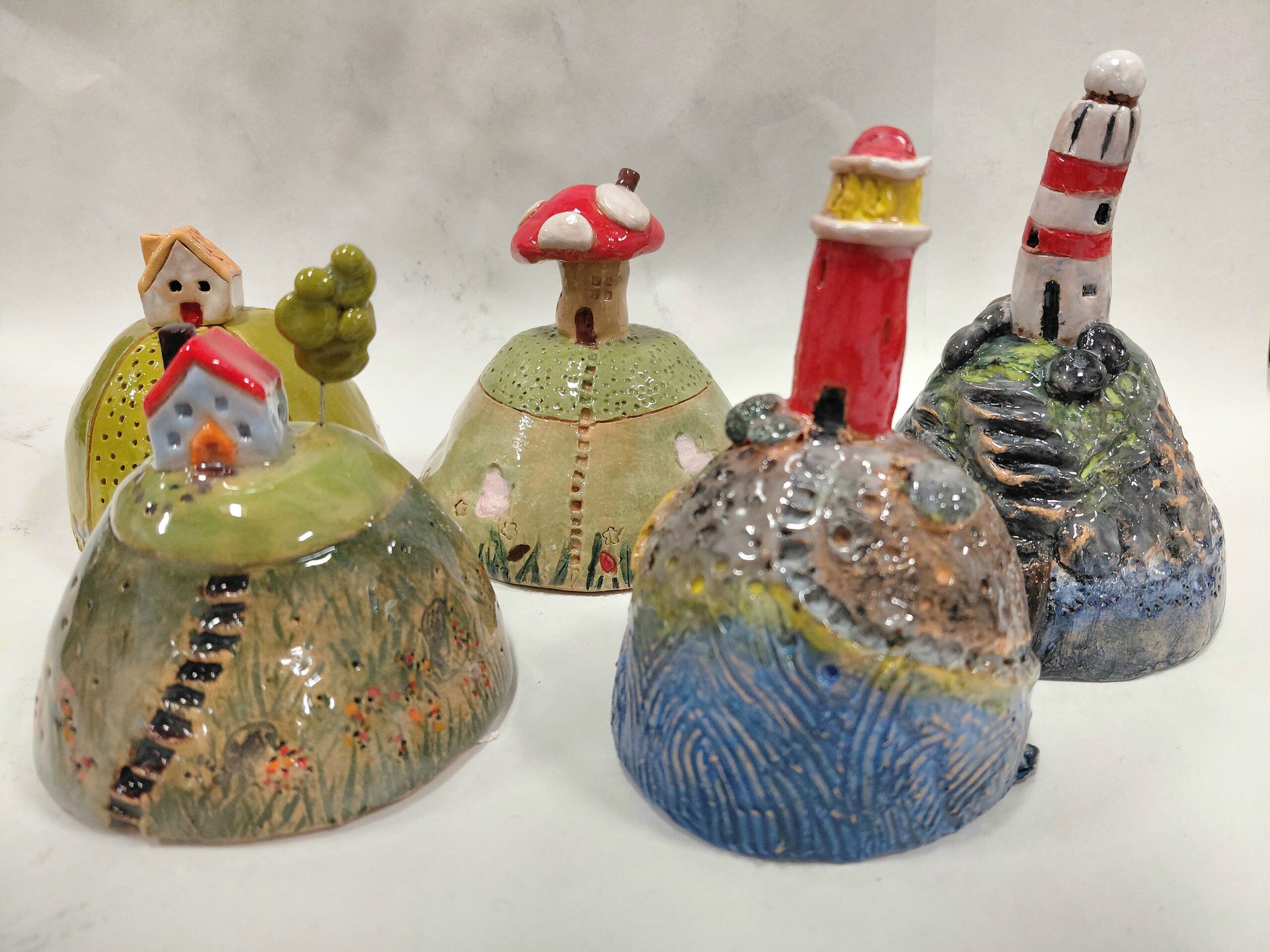 Houses on a hill in pottery
